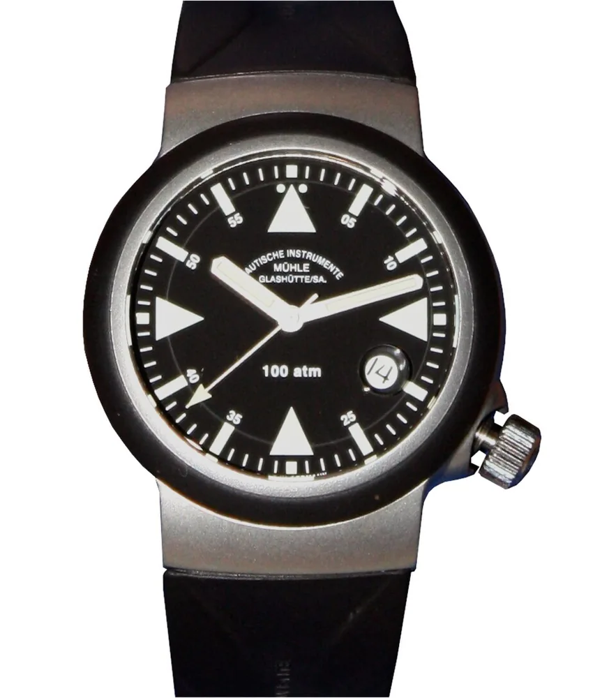 Mühle-Glashütte S.A.R. Rescue-Timer Metallband – Archivfoto mit anderem Band; angeboten wird die Metallband-Konfiguration MB-II.